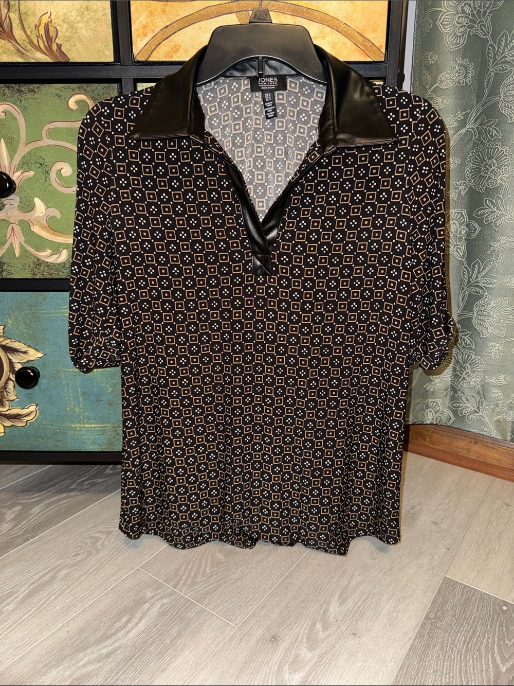 Jones New York Black Geometric Short-Sleeve Polo with Faux Leather Collar